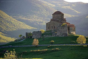 В Грузии вводят обязательные разрешения на работу для иностранцев с 2026 года